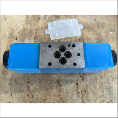 Cast Iron Blue Vickers Proportional Valve Good Adaptability  DG4V-3-6C-M-U-B6-60